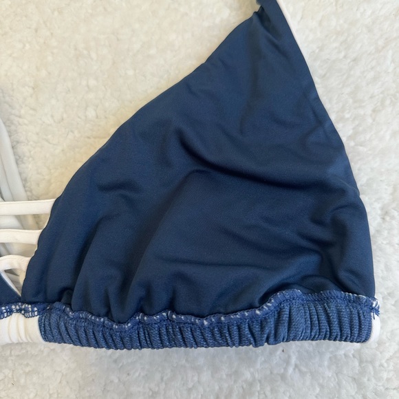 NWT. Women’s triangle halter top bikini. Size 6. - Picture 7 of 7